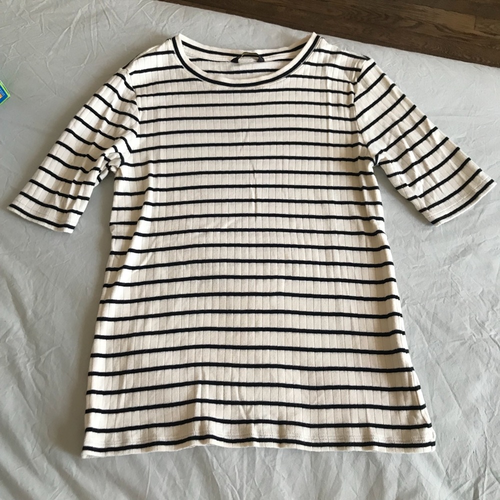 Striped blue and white ribbed T size M